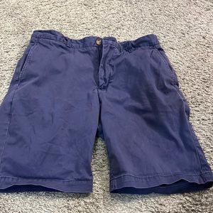 Vineyard vines navy shorts size 32